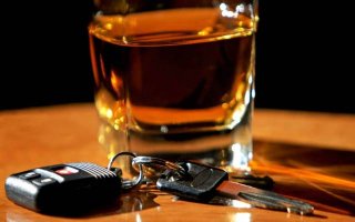 Госдума поддержала проверку водителей на алкоголь по крови