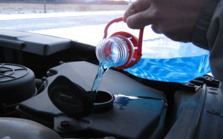 Некачественную стеклоомывающую жидкость продолжают изымать в России
