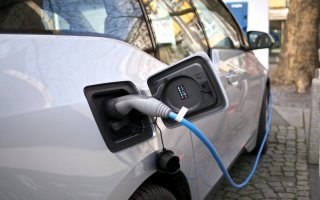 Спрос на электромобили будут поддерживать в России на государственном уровне